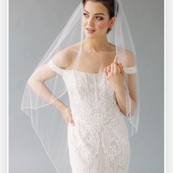 ALLURE A1212 Wedding dress NWT never been altered includes veil - Picture 14 of 14